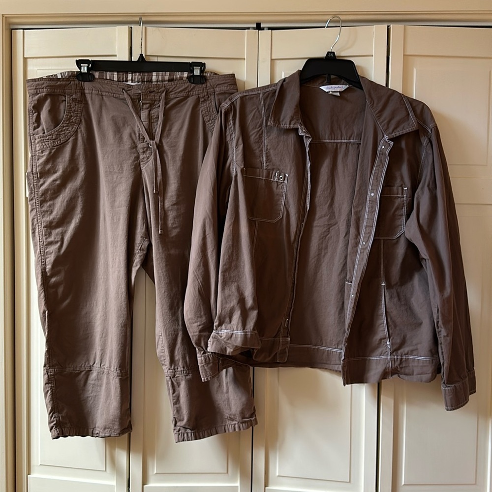 ⭐️Fresh produce Capri pants and jacket XXL⭐️